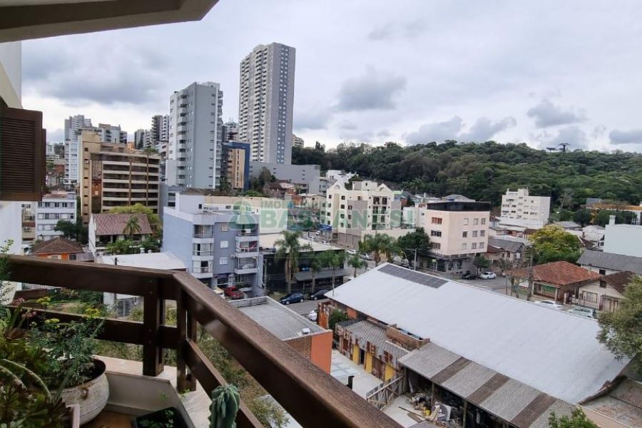 Apartamento com 171m², 3 dormitórios, 2 vagas, no bairro Centro em Caxias do Sul para Comprar