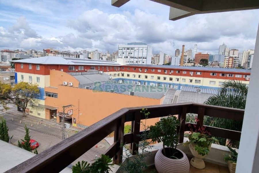 Apartamento com 171m², 3 dormitórios, 2 vagas, no bairro Centro em Caxias do Sul para Comprar