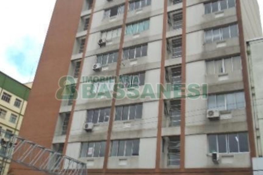 Sala com 21m², no bairro Centro em Caxias do Sul para Alugar