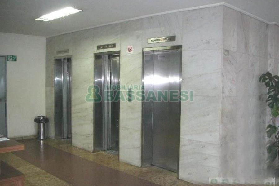 Sala com 21m², no bairro Centro em Caxias do Sul para Alugar