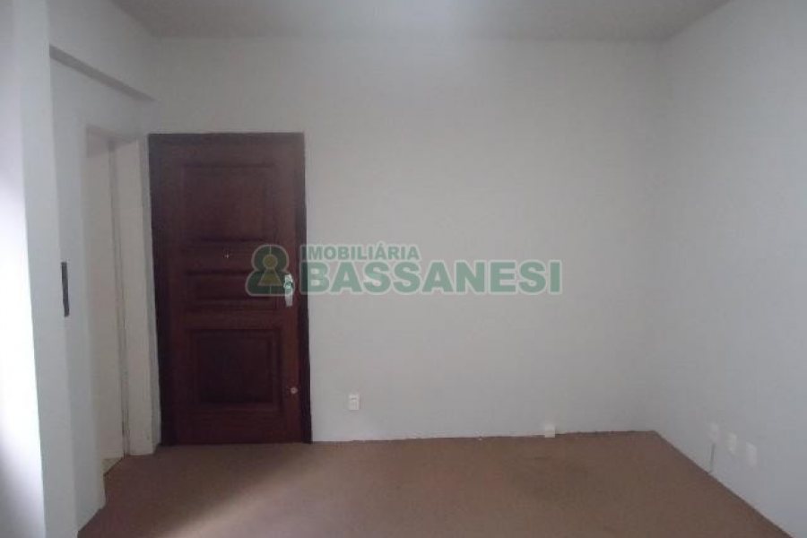 Sala com 21m², no bairro Centro em Caxias do Sul para Alugar