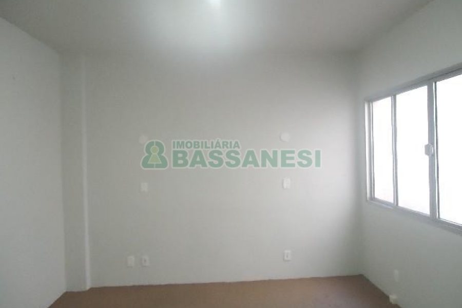 Sala com 21m², no bairro Centro em Caxias do Sul para Alugar