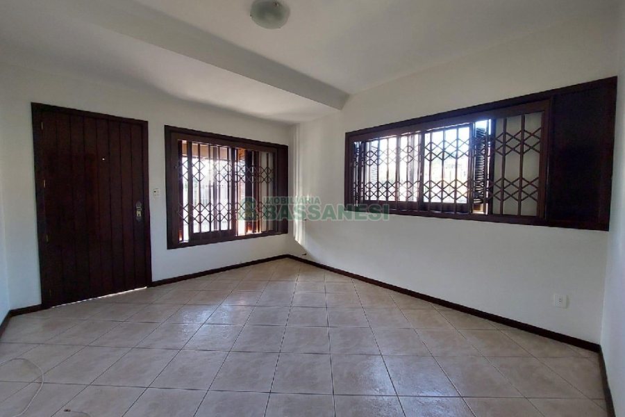Casa com 179m², 3 dormitórios, 2 vagas, no bairro Santa Catarina em Caxias do Sul para Comprar