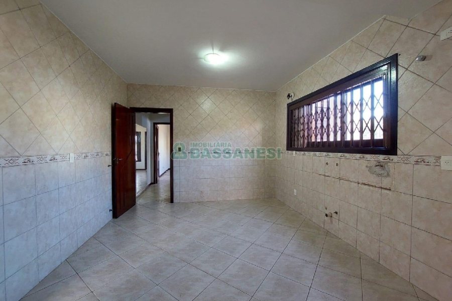 Casa com 179m², 3 dormitórios, 2 vagas, no bairro Santa Catarina em Caxias do Sul para Comprar