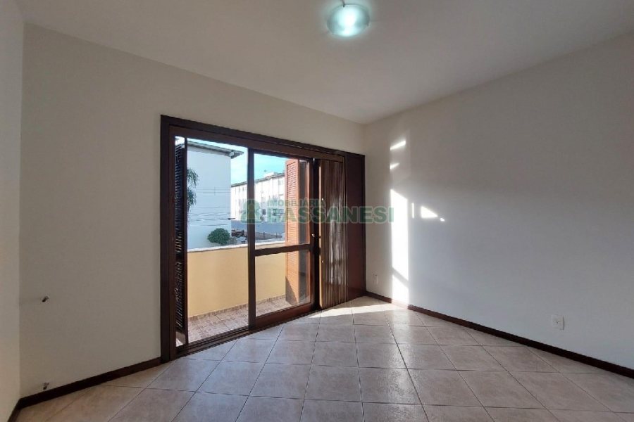 Casa com 179m², 3 dormitórios, 2 vagas, no bairro Santa Catarina em Caxias do Sul para Comprar