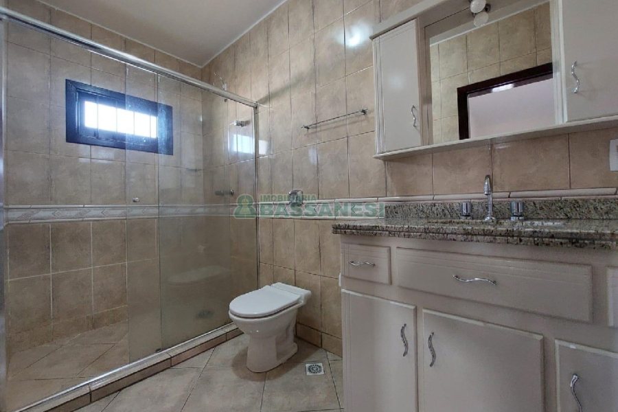 Casa com 179m², 3 dormitórios, 2 vagas, no bairro Santa Catarina em Caxias do Sul para Comprar