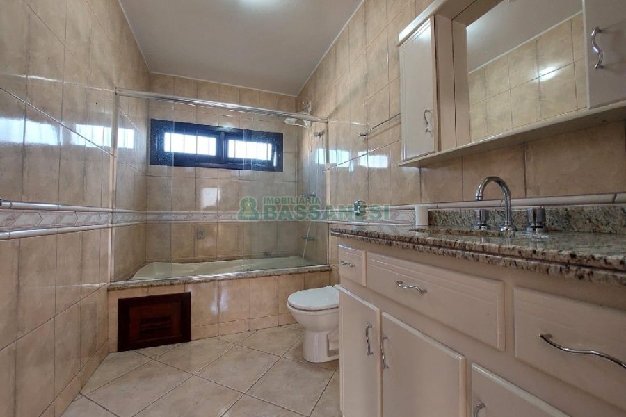 Casa com 179m², 3 dormitórios, 2 vagas, no bairro Santa Catarina em Caxias do Sul para Comprar