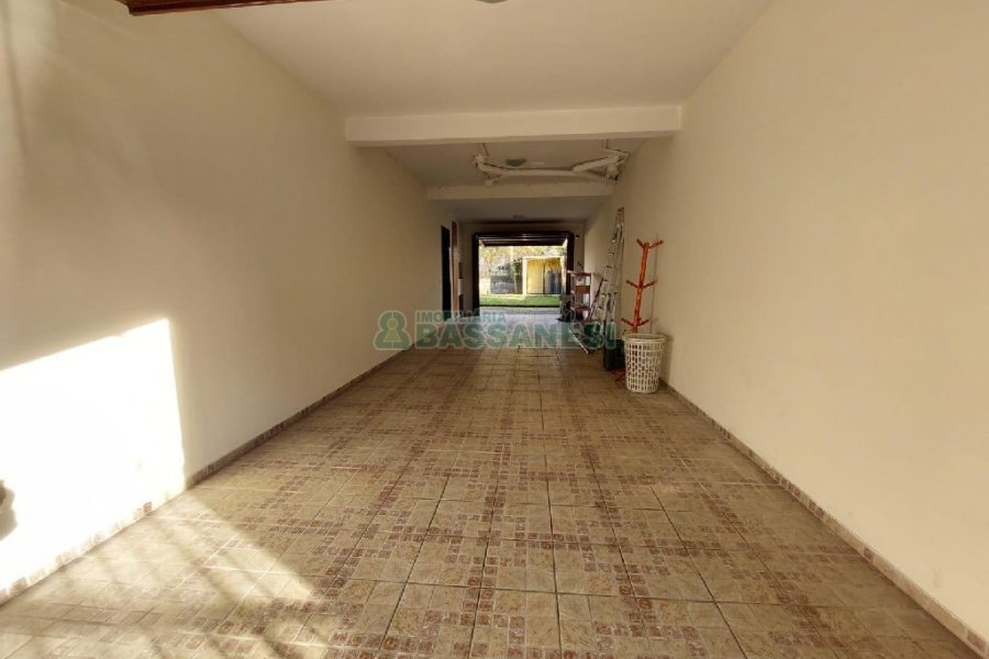 Casa com 179m², 3 dormitórios, 2 vagas, no bairro Santa Catarina em Caxias do Sul para Comprar