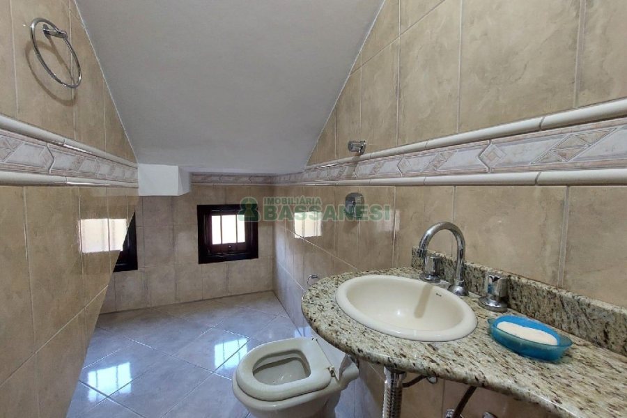 Casa com 179m², 3 dormitórios, 2 vagas, no bairro Santa Catarina em Caxias do Sul para Comprar