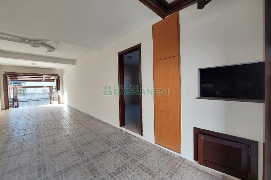 Casa com 179m², 3 dormitórios, 2 vagas, no bairro Santa Catarina em Caxias do Sul para Comprar