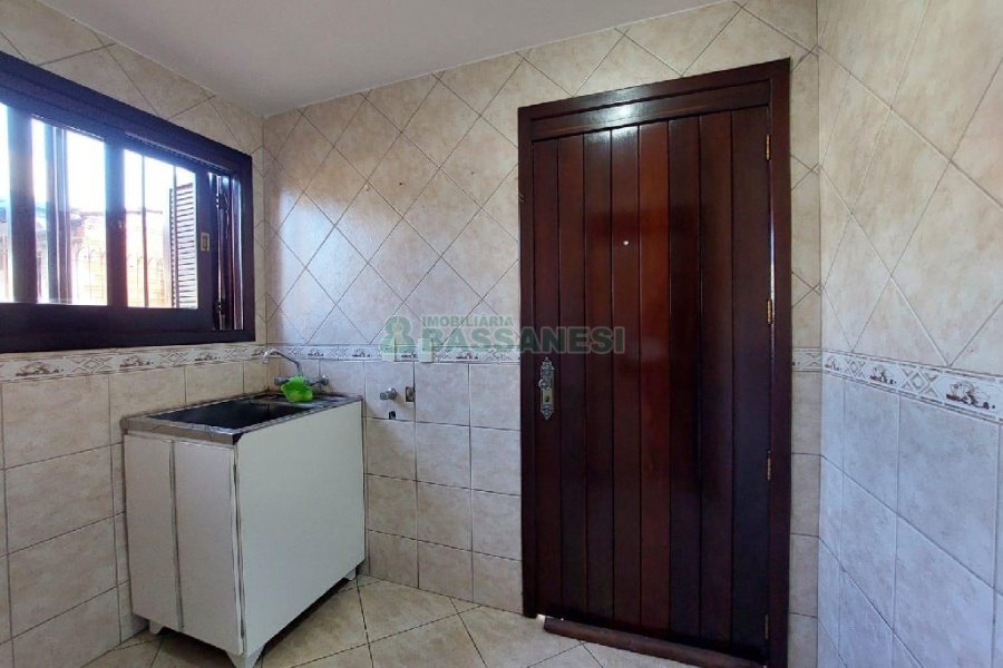 Casa com 179m², 3 dormitórios, 2 vagas, no bairro Santa Catarina em Caxias do Sul para Comprar