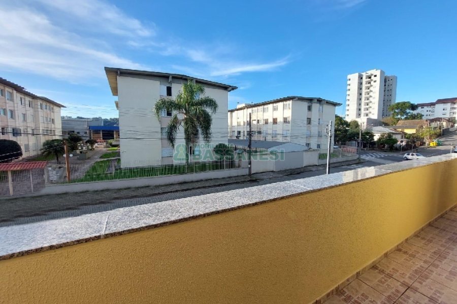 Casa com 179m², 3 dormitórios, 2 vagas, no bairro Santa Catarina em Caxias do Sul para Comprar
