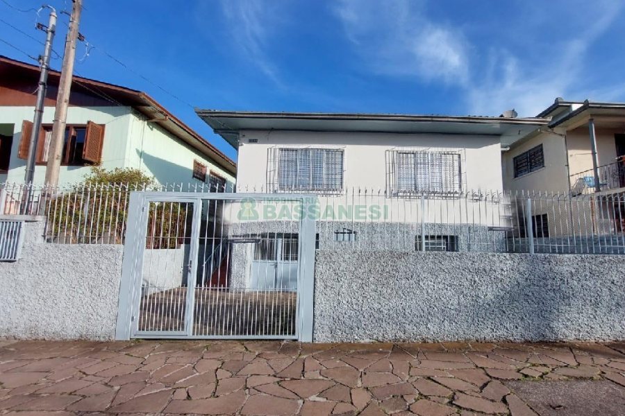Casa com 140m², 3 dormitórios, 3 vagas, no bairro Santa Catarina em Caxias do Sul para Comprar