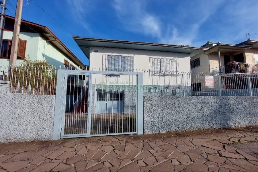 Casa com 140m², 3 dormitórios, 3 vagas, no bairro Santa Catarina em Caxias do Sul para Comprar