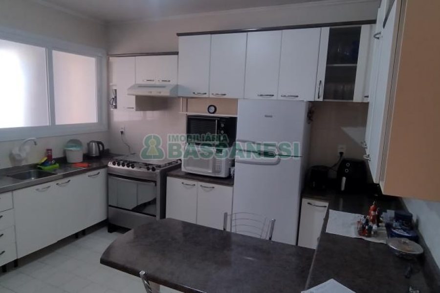 Apartamento com 78m², 2 dormitórios, 1 vaga, no bairro Centro em Caxias do Sul para Comprar