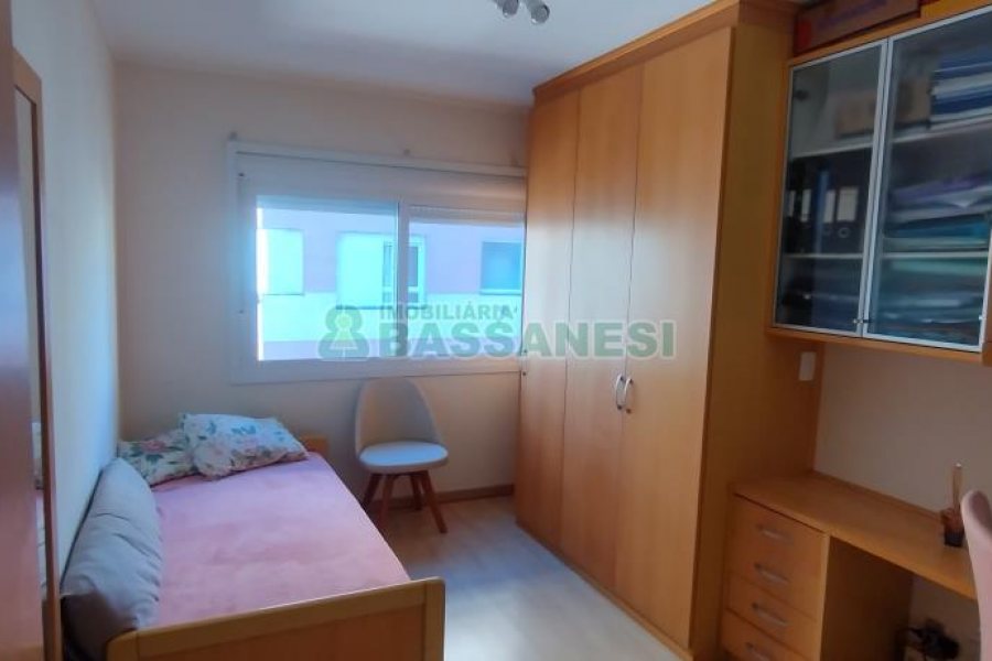 Apartamento com 78m², 2 dormitórios, 1 vaga, no bairro Centro em Caxias do Sul para Comprar