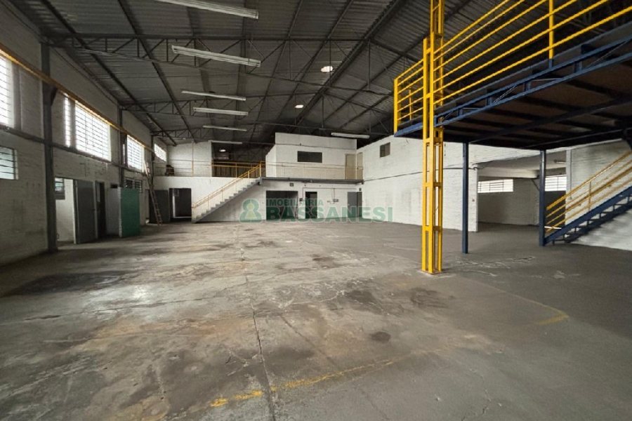Pavilhão com 900m², no bairro Bela Vista em Caxias do Sul para Alugar