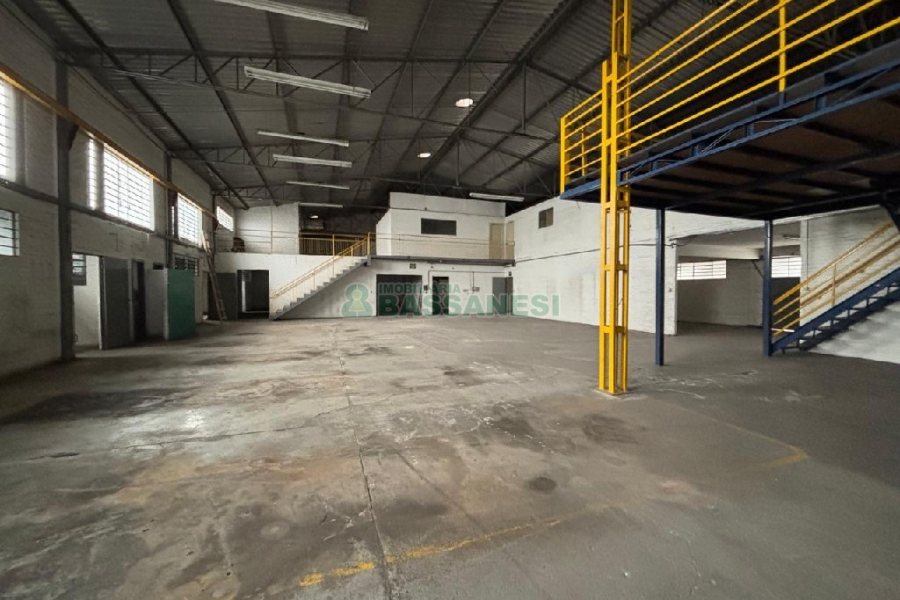 Pavilhão com 900m², no bairro Bela Vista em Caxias do Sul para Alugar