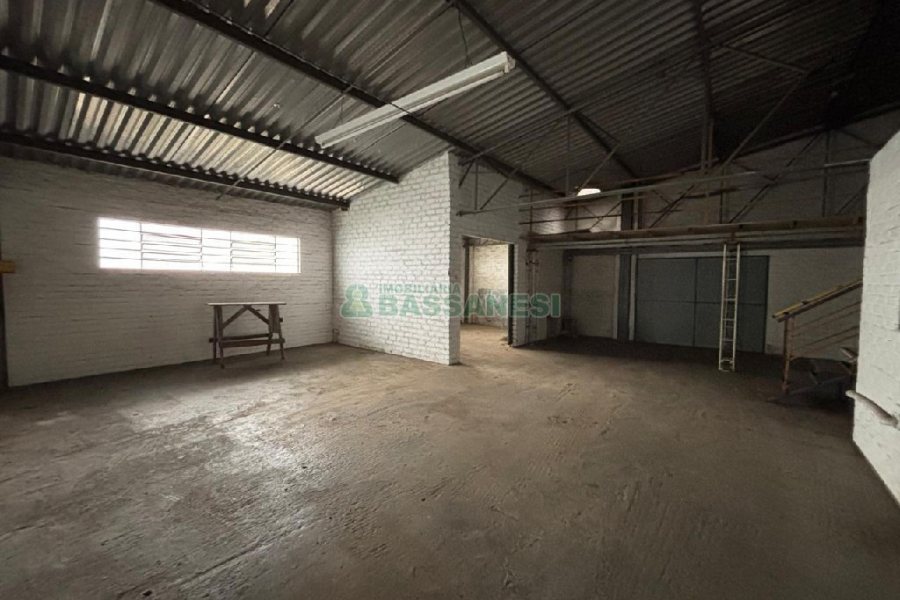 Pavilhão com 900m², no bairro Bela Vista em Caxias do Sul para Alugar