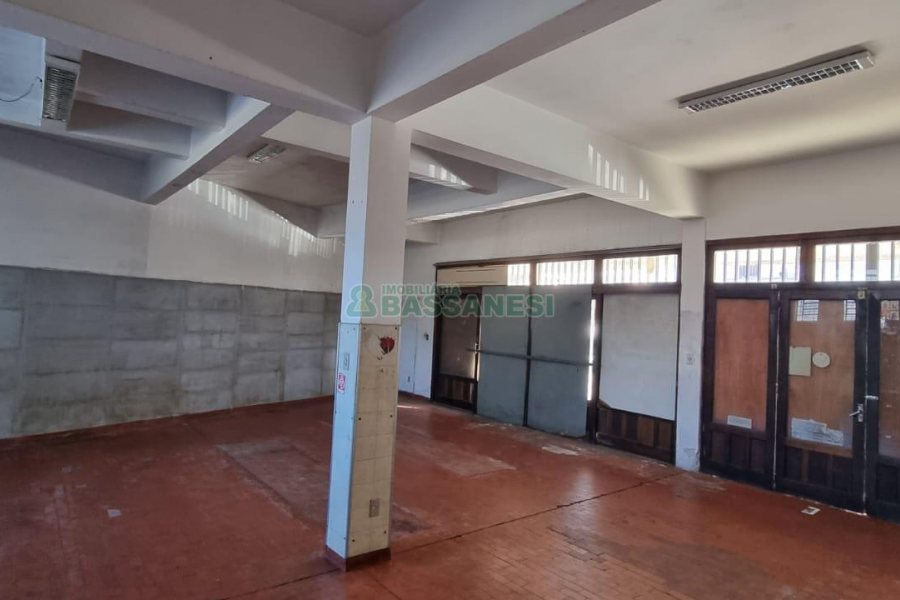 Loja com 168m², no bairro Sagrada Família em Caxias do Sul para Comprar