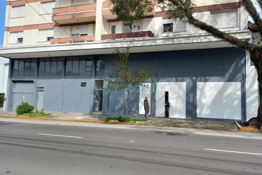 Loja com 350m², no bairro Lourdes em Caxias do Sul para Alugar