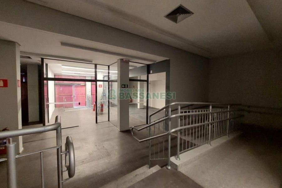 Loja com 350m², no bairro Lourdes em Caxias do Sul para Alugar