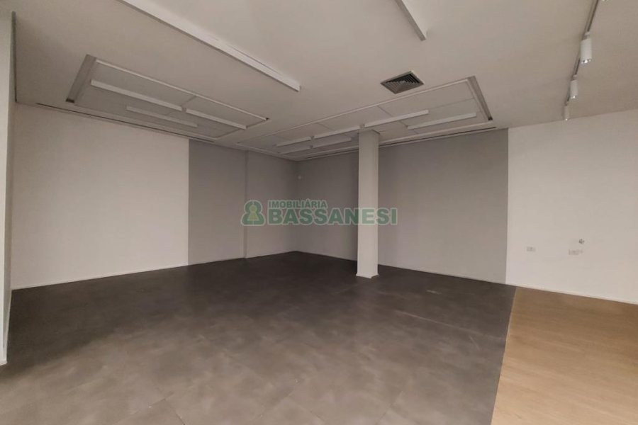 Loja com 350m², no bairro Lourdes em Caxias do Sul para Alugar