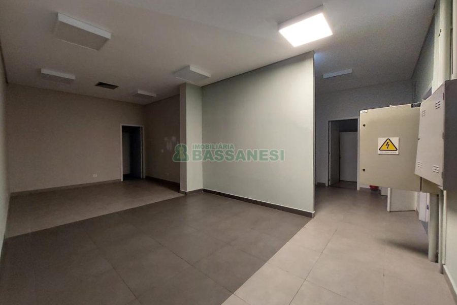 Loja com 350m², no bairro Lourdes em Caxias do Sul para Alugar