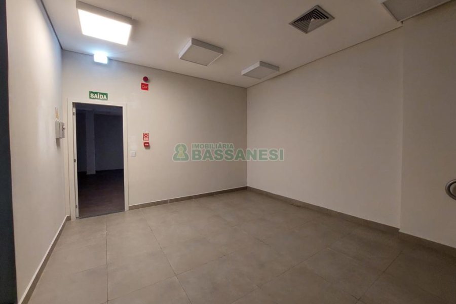 Loja com 350m², no bairro Lourdes em Caxias do Sul para Alugar
