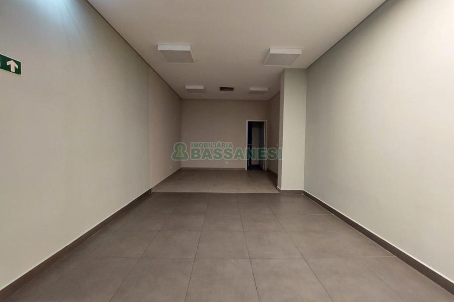 Loja com 350m², no bairro Lourdes em Caxias do Sul para Alugar
