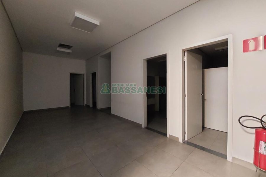 Loja com 350m², no bairro Lourdes em Caxias do Sul para Alugar