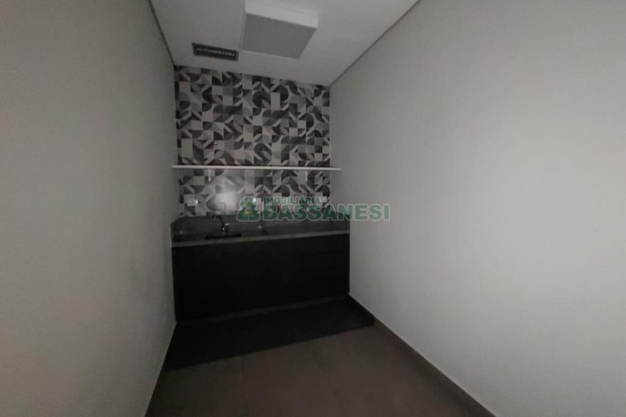 Loja com 350m², no bairro Lourdes em Caxias do Sul para Alugar