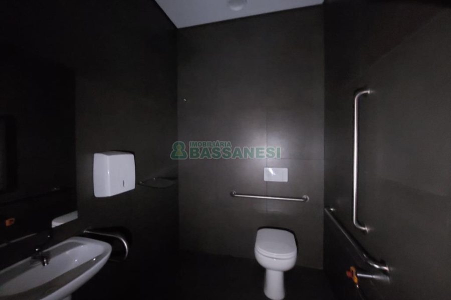 Loja com 350m², no bairro Lourdes em Caxias do Sul para Alugar