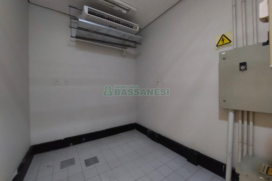 Loja com 350m², no bairro Lourdes em Caxias do Sul para Alugar