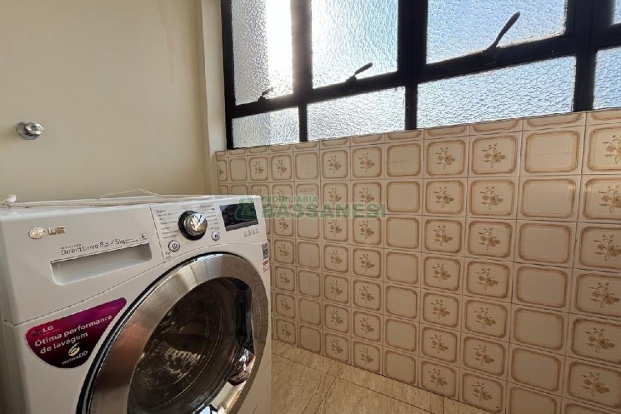 Apartamento com 86m², 2 dormitórios, 1 vaga, no bairro Cinqüentenário em Caxias do Sul para Alugar