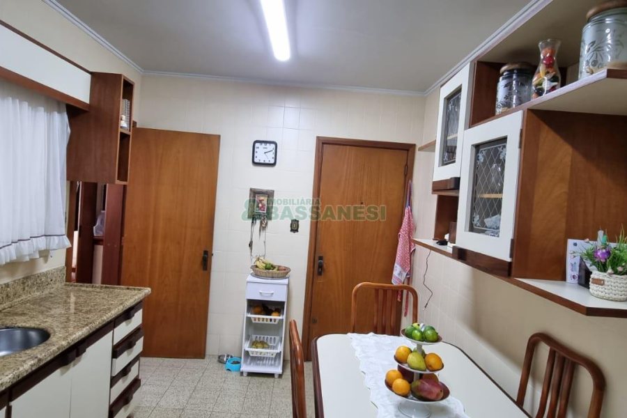 Apartamento com 110m², 3 dormitórios, 1 vaga, no bairro Lourdes em Caxias do Sul para Comprar