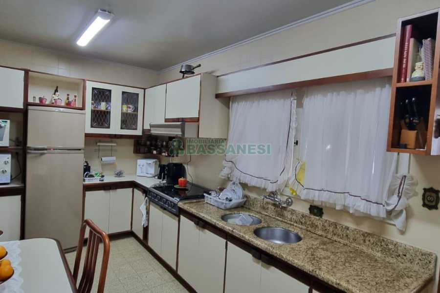 Apartamento com 110m², 3 dormitórios, 1 vaga, no bairro Lourdes em Caxias do Sul para Comprar