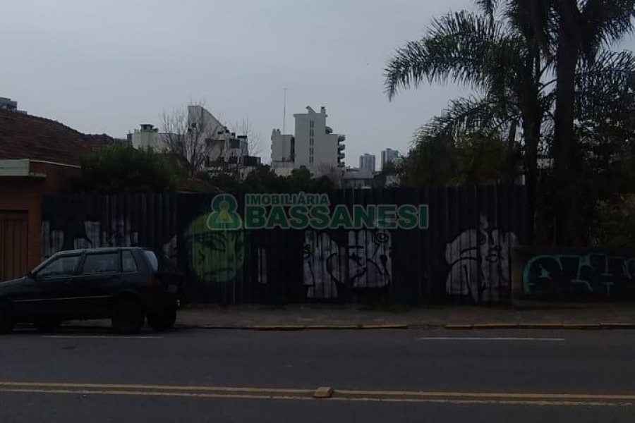Terreno com 880m², no bairro Pio X em Caxias do Sul para Comprar