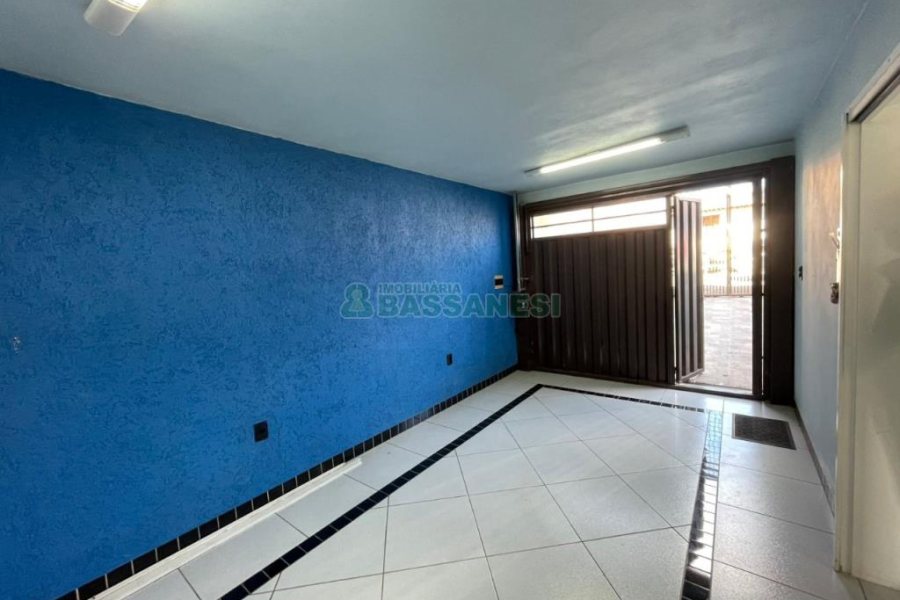 Casa com 200m², 2 dormitórios, 1 vaga, no bairro Santa Corona em Caxias do Sul para Comprar