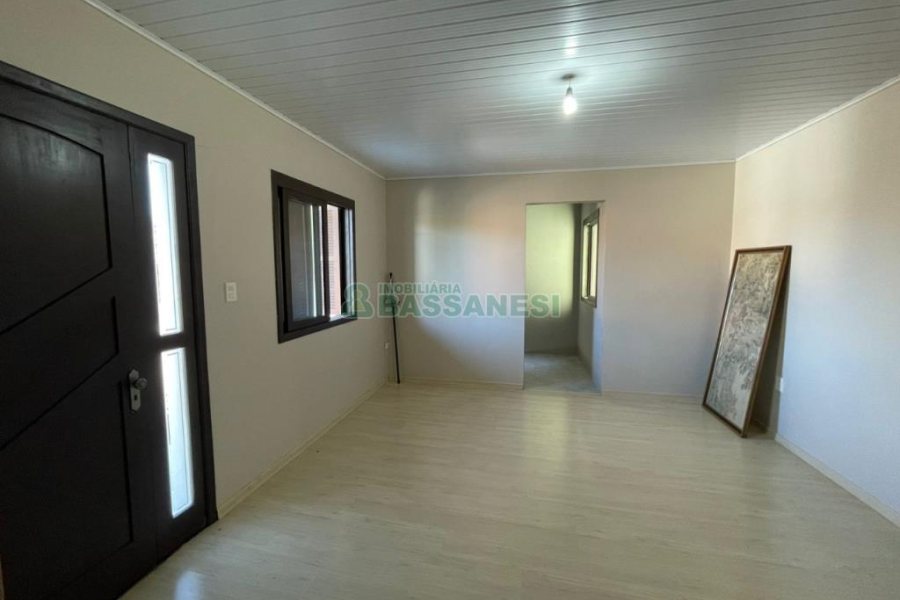 Casa com 200m², 2 dormitórios, 1 vaga, no bairro Santa Corona em Caxias do Sul para Comprar