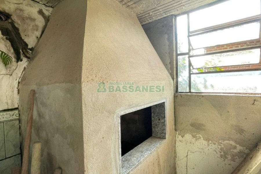 Casa com 200m², 2 dormitórios, 1 vaga, no bairro Santa Corona em Caxias do Sul para Comprar