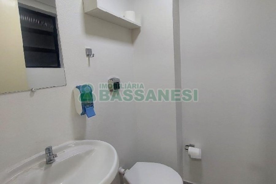 Sala com 55m², no bairro Centro em Caxias do Sul para Alugar