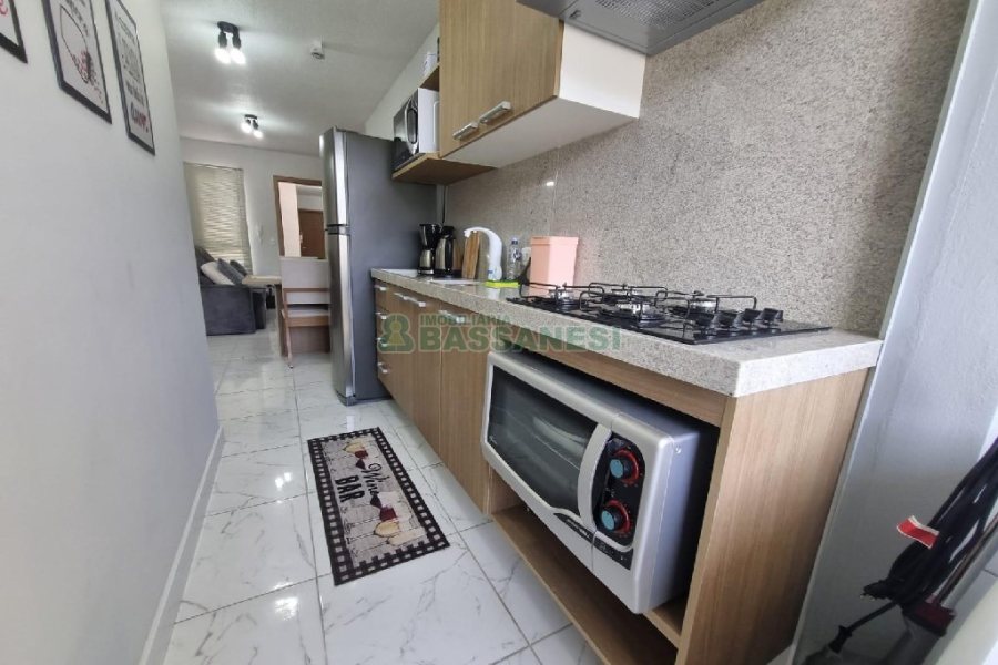 Apto Mobiliado com 50m², 2 dormitórios, 1 vaga, no bairro Cruzeiro em Caxias do Sul para Alugar