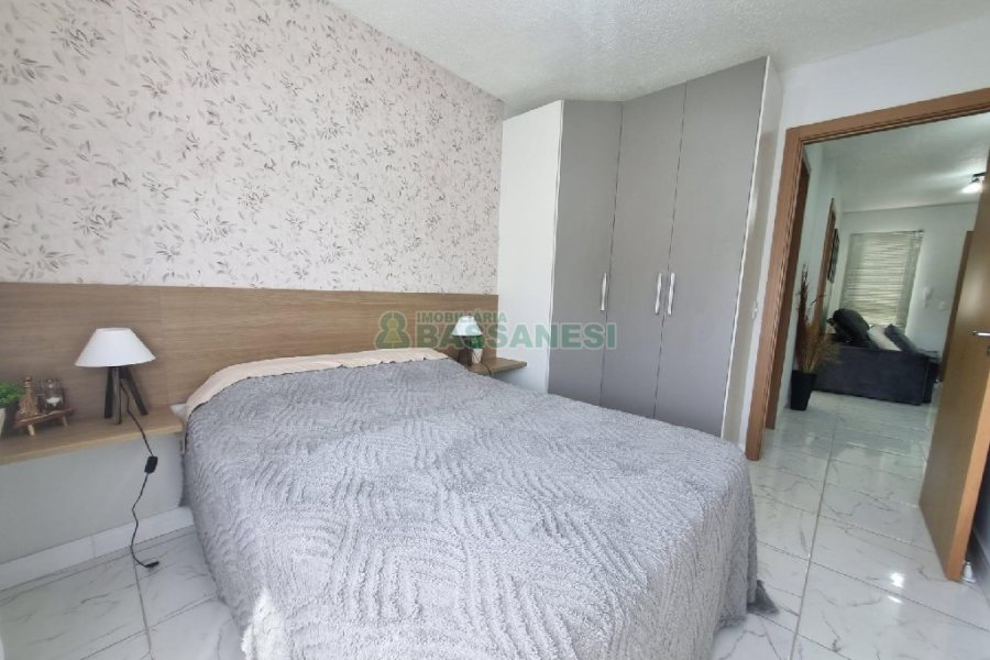 Apto Mobiliado com 50m², 2 dormitórios, 1 vaga, no bairro Cruzeiro em Caxias do Sul para Alugar