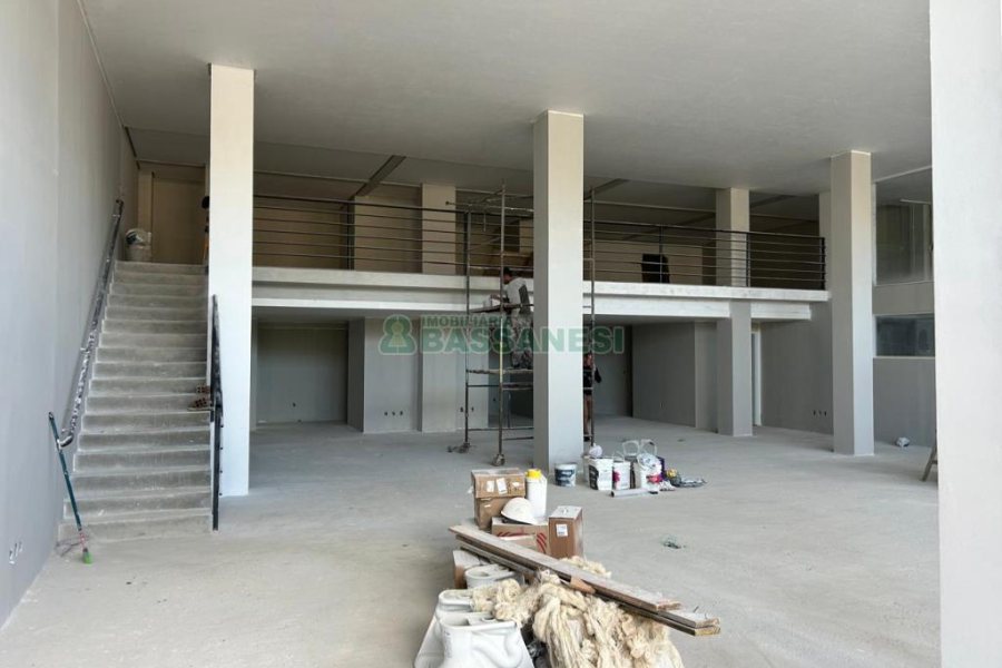 Loja com 180m², 9 vagas, no bairro Santa Catarina em Caxias do Sul para Alugar