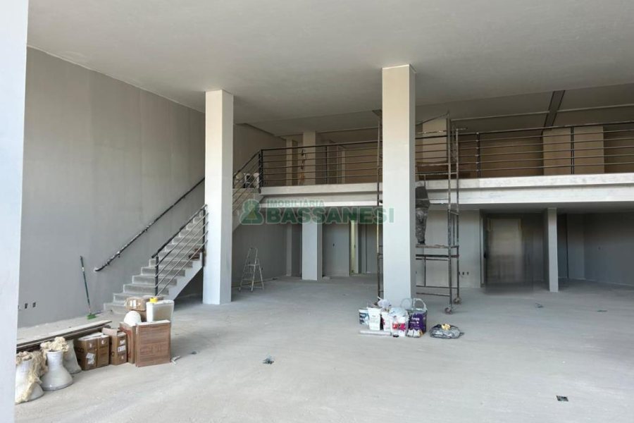 Loja com 180m², 9 vagas, no bairro Santa Catarina em Caxias do Sul para Alugar