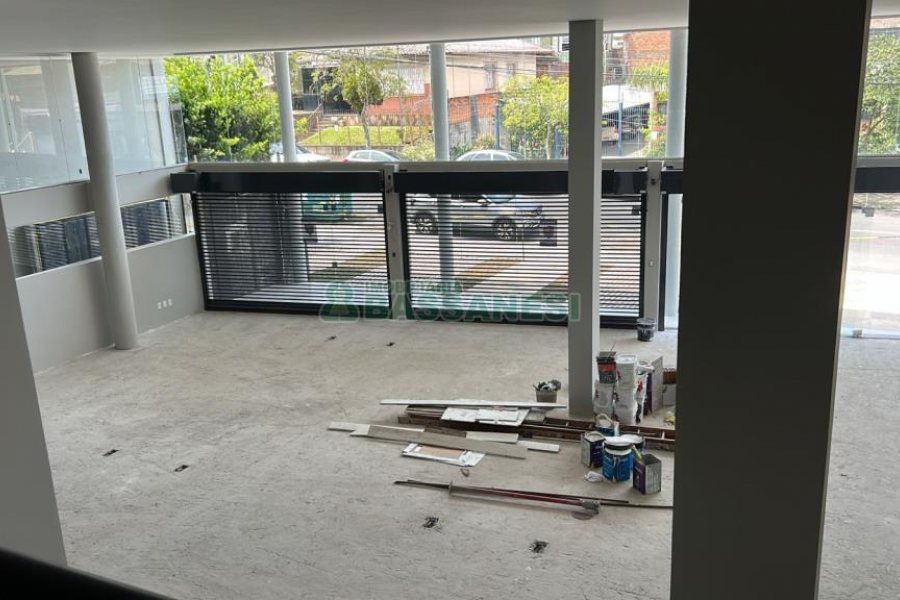 Loja com 180m², 7 vagas, no bairro Santa Catarina em Caxias do Sul para Alugar ou Comprar