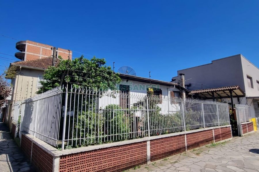 Casa com 100m², 3 dormitórios, 1 vaga, no bairro Centro em Caxias do Sul para Comprar