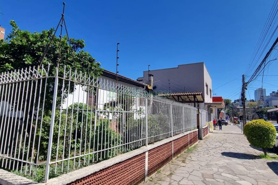 Casa com 100m², 3 dormitórios, 1 vaga, no bairro Centro em Caxias do Sul para Comprar