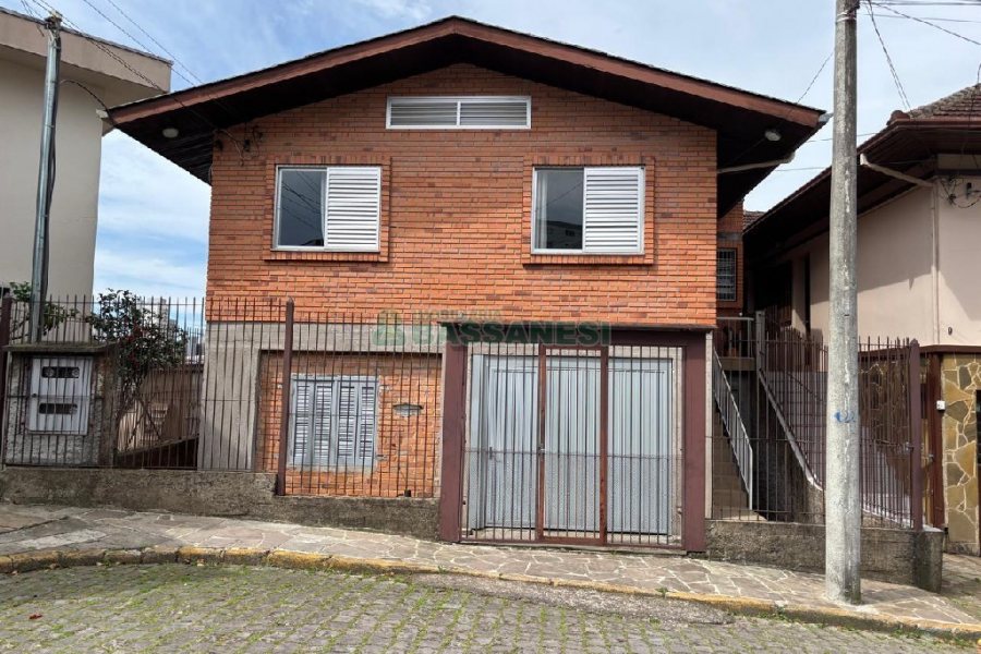 Casa Mobiliada com 92m², 2 dormitórios, no bairro Rio Branco em Caxias do Sul para Alugar